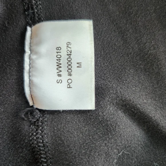 Vuori Black Leggings Size Medium - Picture 4 of 4